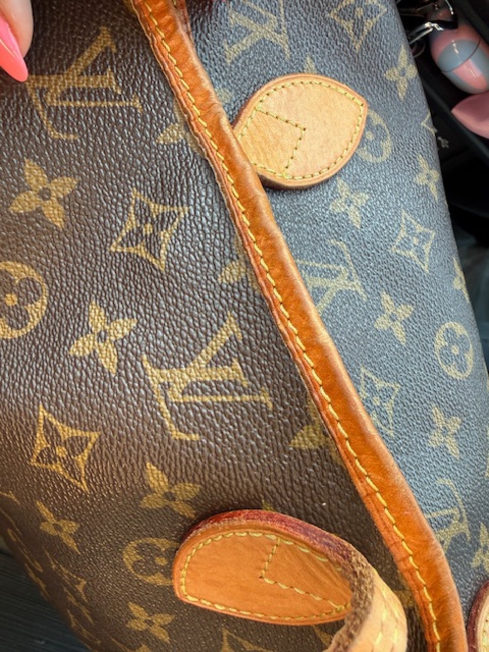 Louis Vuitton Monogram Tote with Natural Vachetta Trim & Fuschia lining inside - Picture 6 of 12